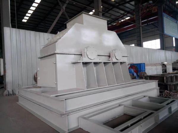 臥式粉碎機完工，準備發(fā)貨